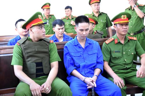 Bị cáo sát hại 3 người ở Đồng Nai khai từng sống xa hoa, mua súng để gây án
