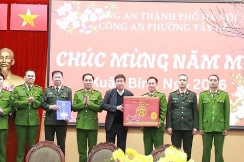 Phó Chủ tịch Thường trực UBND thành phố Dương Đức Tuấn chúc Tết các đơn vị