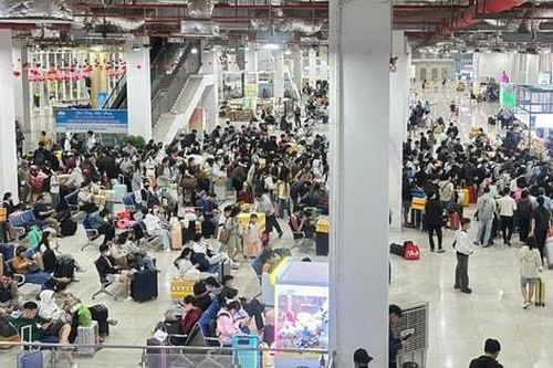 Nườm nượp người về quê đón Tết
