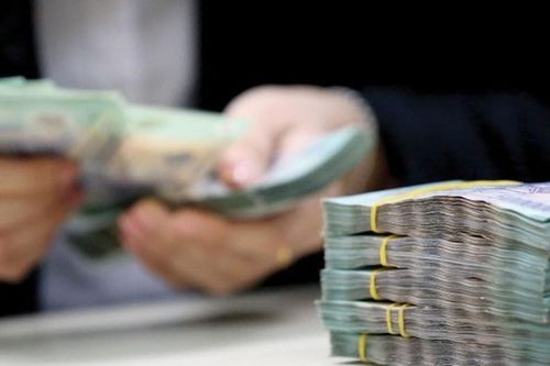 Bất ngờ số tiền lãi nhận được gửi tiết kiệm 300 triệu đồng kỳ hạn 6 tháng