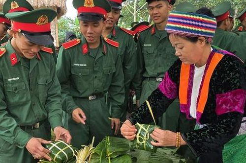 Bánh chưng xanh gói trọn nghĩa tình Tết vì người nghèo dịp Xuân Bính Ngọ 2026