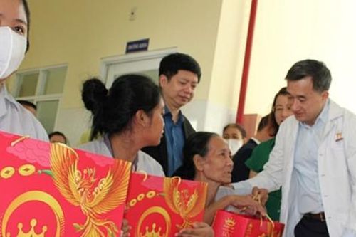 Thứ trưởng Bộ Y tế Trần Văn Thuấn thăm, kiểm tra và chúc Tết các cơ sở y tế tại Đồng Nai và TPHCM