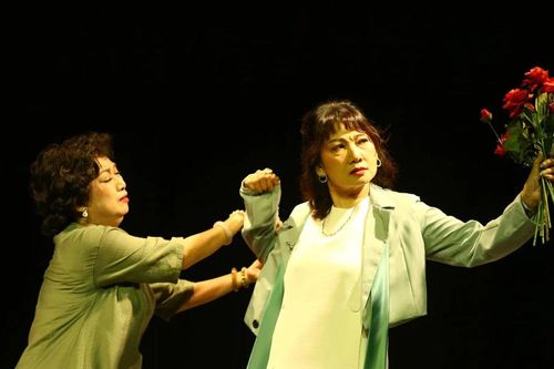 'Bà bầu' Mỹ Uyên với lựa chọn mạo hiểm, chưa có tiền lệ cho mùa diễn Tết