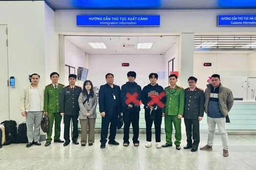 Bàn giao 2 đối tượng truy nã đỏ của Interpol cho Hàn Quốc