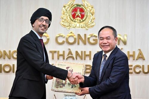 Giám đốc Công an Hà Nội làm việc với Đại sứ Singapore: Hợp tác chiến lược xây dựng 'Thành phố thông minh'