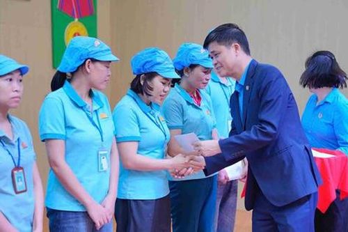 Công đoàn mang 'Tết Sum vầy' đến 12 triệu người lao động