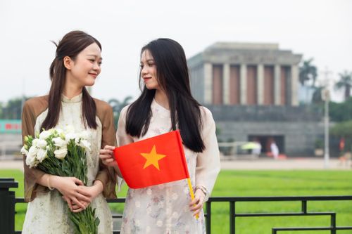Câu thơ canh giấc ngủ cho Người được giới thiệu tại Đường sách Tết