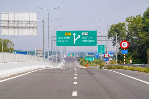 Đi từ TP.HCM, nhớ đổ đầy xăng trước khi lái xe vào cao tốc