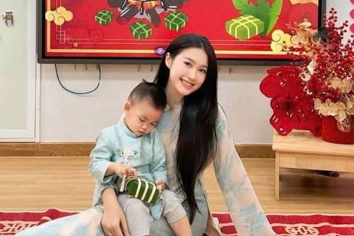 Vợ Đoàn Văn Hậu khoe mâm cúng ông Công ông Táo trong biệt thự chục tỷ