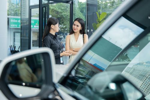 Sát Tết Nguyên đán, nhiều ôtô vẫn khuyến mại cả trăm triệu đồng