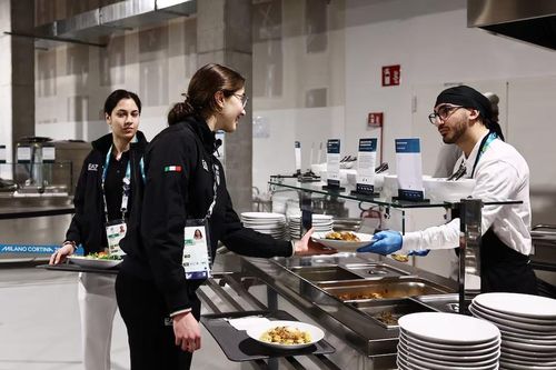 Bếp ăn Olympic 2026 không còn bị chê 'thảm họa, thiếu chất'