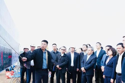 Chủ tịch UBND TP Hà Nội Vũ Đại Thắng thăm, chúc Tết các đơn vị làm nhiệm vụ xuyên Tết