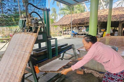 Giữ gìn hồn quê với nghề bún mì số 8