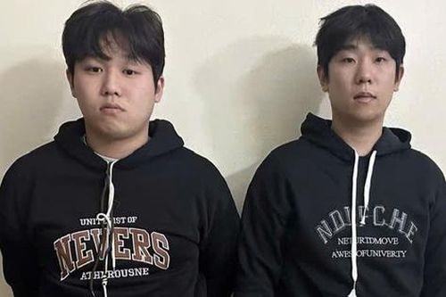 Bắt giữ và bàn giao 2 đối tượng truy nã đỏ của Interpol cho Hàn Quốc