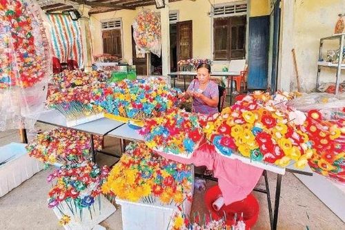 Làng hoa bên dòng Hương