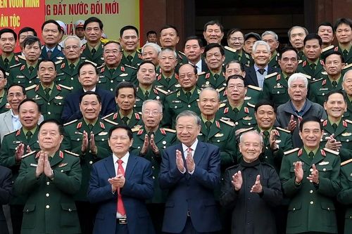 Tiếp tục truyền 'ngọn lửa cách mạng' cho thế hệ hôm nay và mai sau