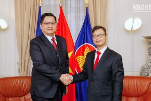 Đại sứ quán Lào tại Pháp chúc mừng thành công Đại hội XIV và Tết Nguyên đán Bính Ngọ