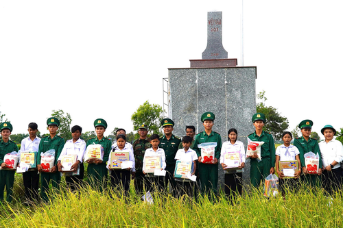 Nghĩa tình xuyên biên giới
