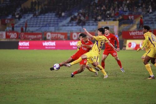 Tất niên đãi khách