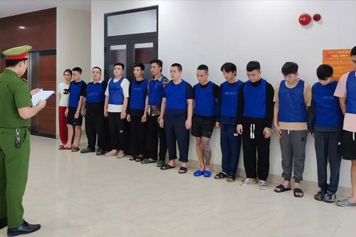 Bắt giữ 13 đối tượng trong đường dây lừa đảo xuyên quốc gia