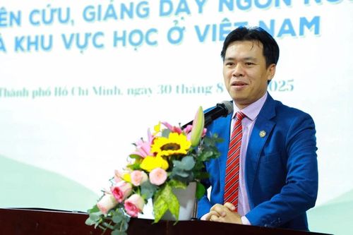 Giáo sư Việt Nam nhận huân chương Cành cọ Hàn lâm của Pháp