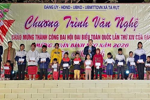 Báo GD&TĐ kết nối mang 'Xuân yêu thương' đến với học sinh miền núi Quảng Trị