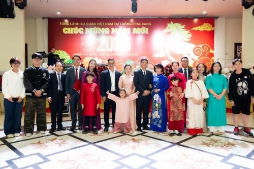 Tổng lãnh sự quán Việt Nam tại Luang Prabang tổ chức Tiệc chiêu đãi đối ngoại và Tết Cộng đồng 2026
