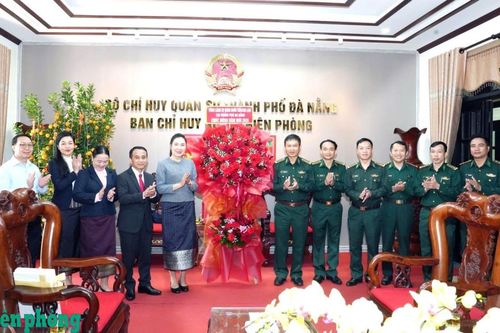 Tổng Lãnh sự nước Cộng hòa dân chủ nhân dân Lào tại Đà Nẵng chào xã giao và chúc Tết Bộ đội Biên phòng thành phố Đà Nẵng