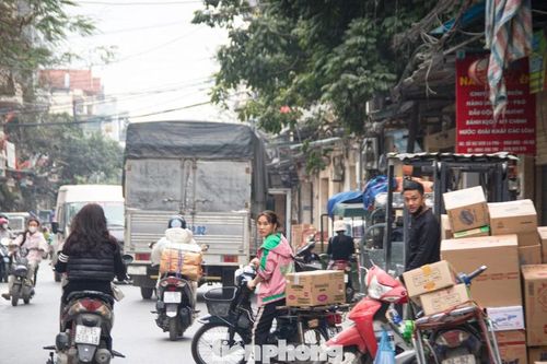 Sau thời gian im ắng, 'thủ phủ' bánh kẹo La Phù hối hả vào vụ Tết