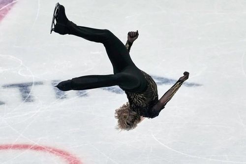 'Thánh nhảy 4 vòng' tái hiện động tác bị cấm gần nửa thế kỷ tại Olympic mùa Đông 2026