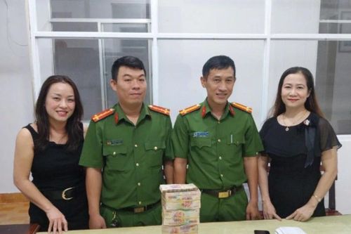 Bỗng dưng nhận gần 1 tỷ đồng, được công an hỗ trợ trả lại