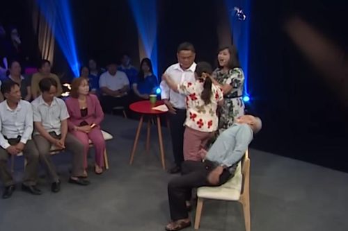 Gặp lại con trai thất lạc 46 năm, cụ ông U90 ở Lâm Đồng khóc òa vì hạnh phúc