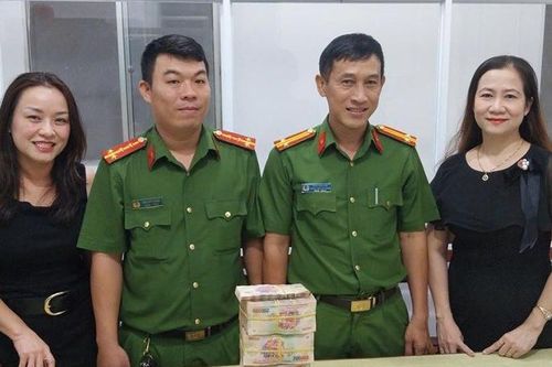 Bỗng dưng nhận gần 1 tỷ đồng vào tài khoản, người phụ nữ lập tức báo công an