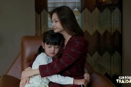 Gia đình trái dấu tập 32: Xúc động cảnh bé Nhi chia tay gia đình ông Phi để vào Đắk Lắk