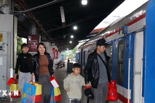 Khởi hành chuyến tàu Công đoàn đưa gần 3.000 công nhân về quê đón Tết