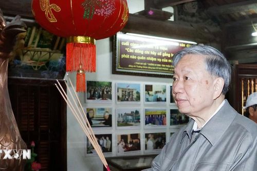 Tổng Bí thư Tô Lâm dâng hương tưởng niệm các lãnh đạo tiền bối của Đảng