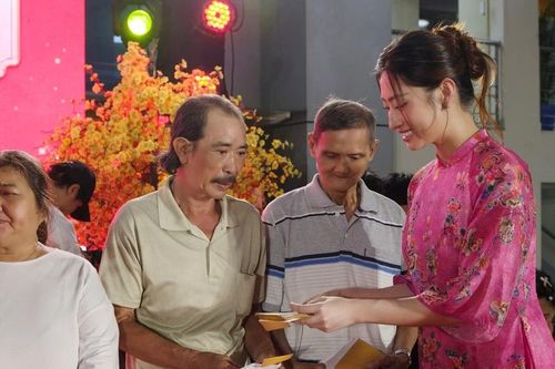 Dàn hoa hậu, á hậu mang Tết Hạnh phúc đến với những hoàn cảnh khó khăn
