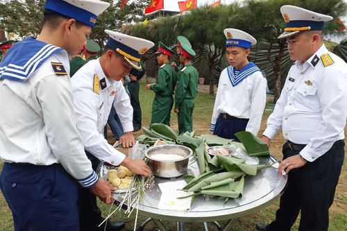 Ngày hội 'Xuân Khu 5 đoàn kết – Tết thắm tình quân dân năm 2026' tại vùng lũ Hòa Thịnh