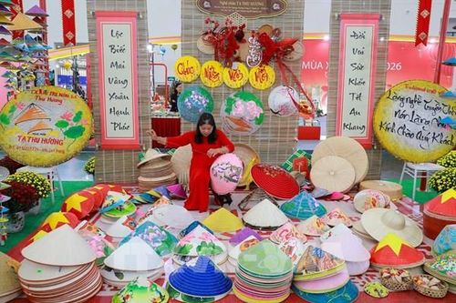 Hội chợ Mùa Xuân 2026: Nón lá - mang dáng vóc tảo tần từ quê ra phố