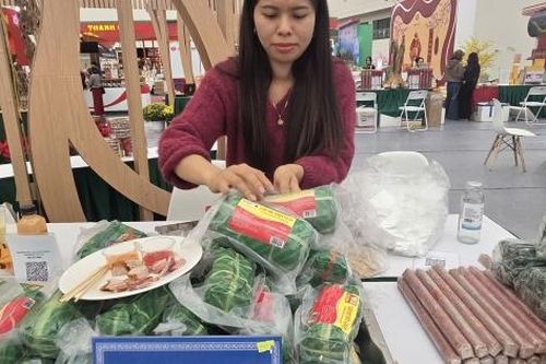 Bùng nổ doanh số tại Hội chợ Mùa Xuân: Một gian giò chả bán 2 tấn hàng