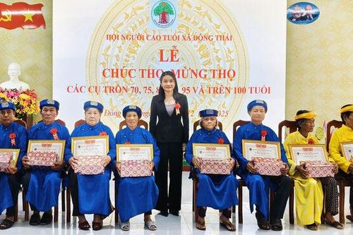 Lắng nghe người cao tuổi