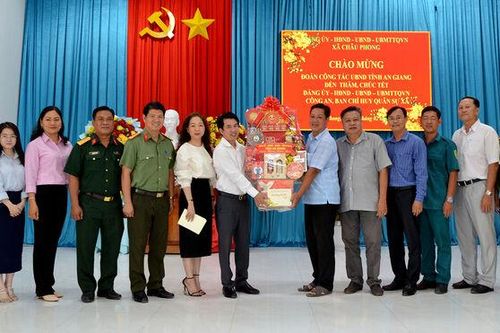 Giám đốc Sở Tư pháp tỉnh An Giang Trịnh Tuấn Ngọc chúc Tết tại 2 xã Vĩnh Hậu và Châu Phong