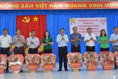 Phó Chủ tịch UBND tỉnh An Giang Lê Trung Hồ thăm, chúc tết các địa phương