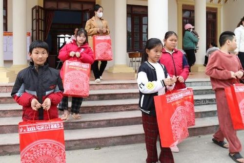 Bắc Ninh: Tết ấm cho trẻ em yếu thế