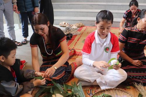 Người trẻ giữ giá trị truyền thống