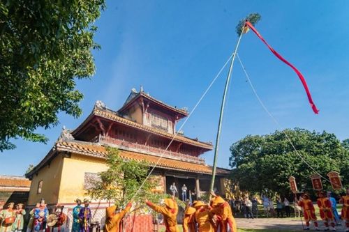 Tết Bính Ngọ 2026: 7 trải nghiệm văn hóa bản địa độc đáo từ Huế đến Cao Bằng