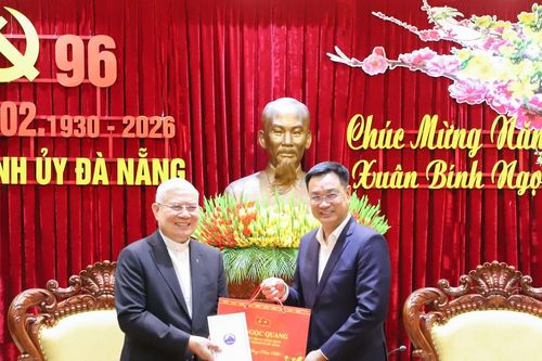 Bí thư Thành ủy Lê Ngọc Quang tiếp Tòa Giám mục Giáo phận Đà Nẵng chúc Tết Thành ủy