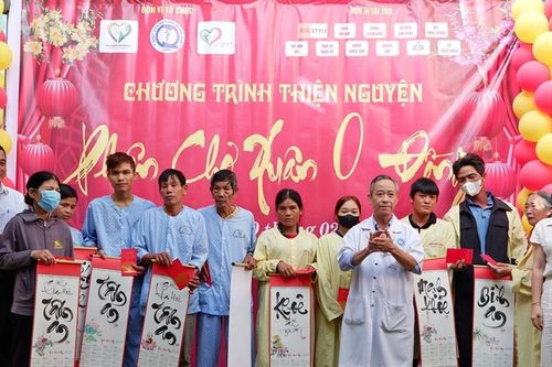 Bệnh viện Đa khoa Quảng Nam tổ chức 'Phiên chợ xuân 0 đồng' cho bệnh nhân