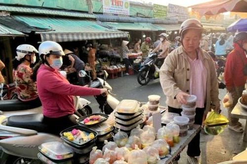 Đồng Tháp: Thị trường đồ lễ ông Táo nhộn nhịp