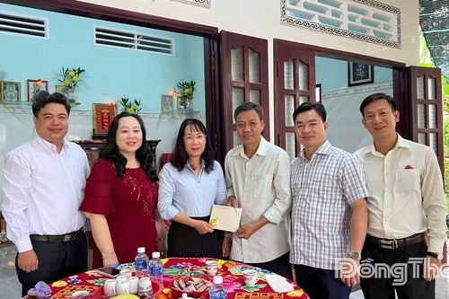 Lãnh đạo Ban Văn hóa - Xã hội HĐND tỉnh thăm, chúc tết các đồng chí nguyên lãnh đạo Ban qua các thời kỳ